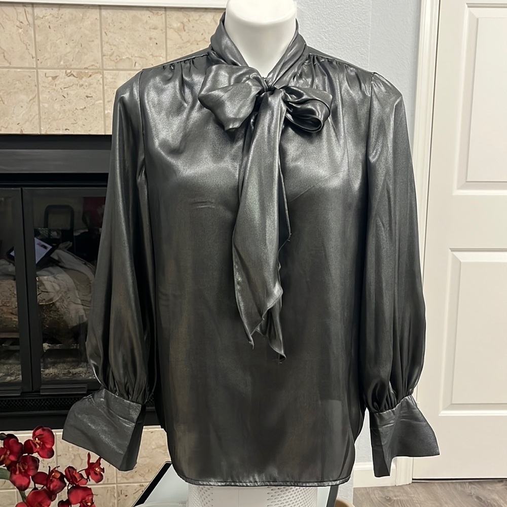 Who What Wear Women’s Silver Metallic Shirt Size S